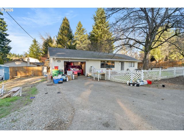 8225 Sw CHESTNUT St, Portland, OR 97223