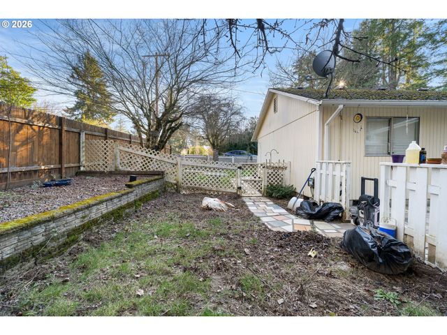 8225 Sw CHESTNUT St, Portland, OR 97223