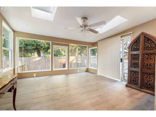 8225 Sw CHESTNUT St, Portland, OR 97223