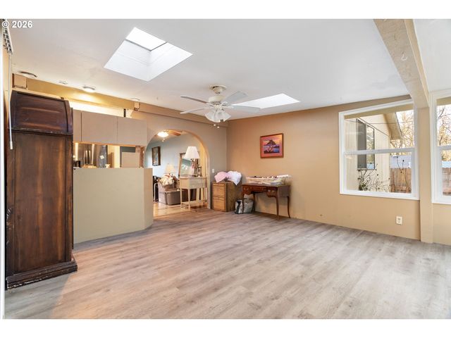 8225 Sw CHESTNUT St, Portland, OR 97223