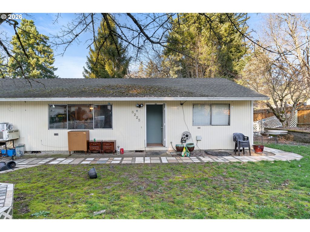8225 Sw CHESTNUT St, Portland, OR 97223