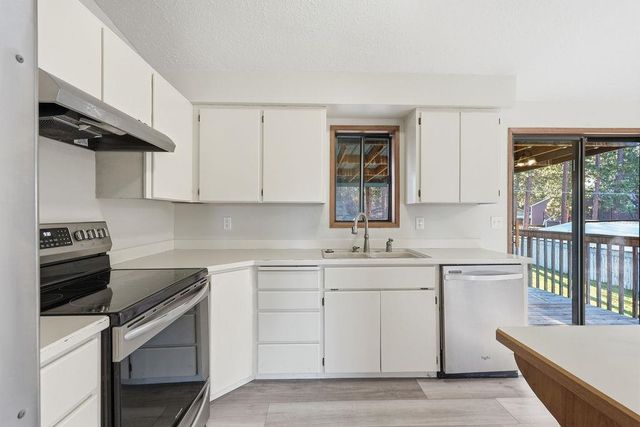 627 S S Sunderland Rd, Spokane Valley, WA 99206