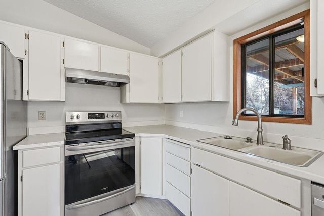 627 S S Sunderland Rd, Spokane Valley, WA 99206