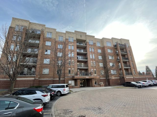 655 Perrie Drive 305, Elk Grove Village, IL 60007