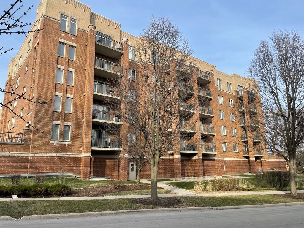 655 Perrie Drive 305, Elk Grove Village, IL 60007