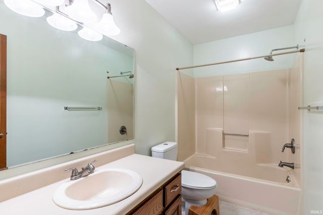 10712 Creek Gap Court, Fort Wayne, IN 46845