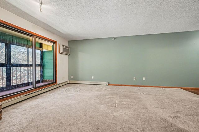 5645 Green Circle Drive 315, Minnetonka, MN 55343