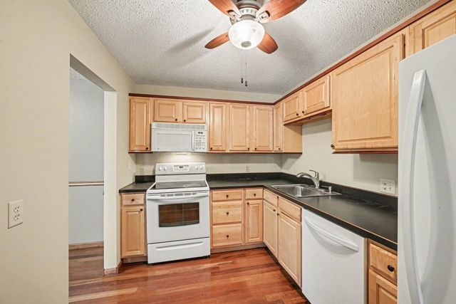 5645 Green Circle Drive 315, Minnetonka, MN 55343