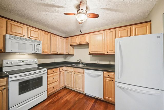 5645 Green Circle Drive 315, Minnetonka, MN 55343