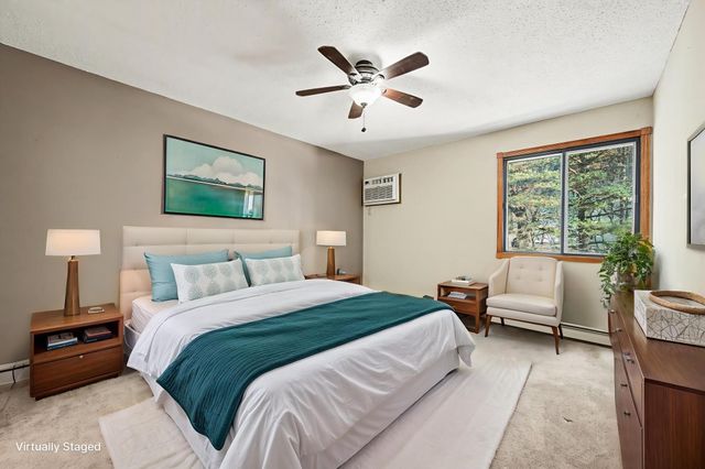 5645 Green Circle Drive 315, Minnetonka, MN 55343