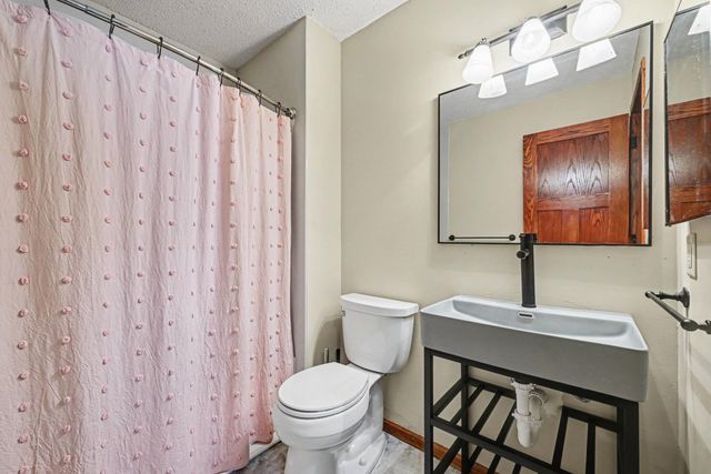 5645 Green Circle Drive 315, Minnetonka, MN 55343