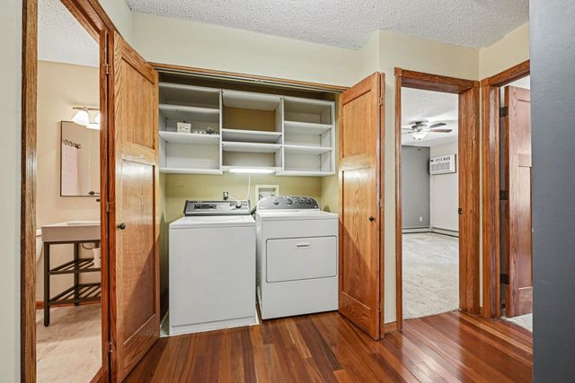 5645 Green Circle Drive 315, Minnetonka, MN 55343