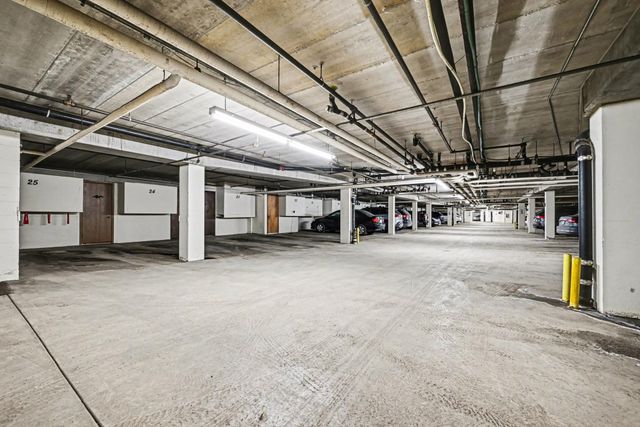 5645 Green Circle Drive 315, Minnetonka, MN 55343