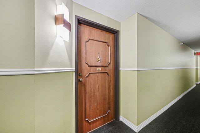 5645 Green Circle Drive 315, Minnetonka, MN 55343