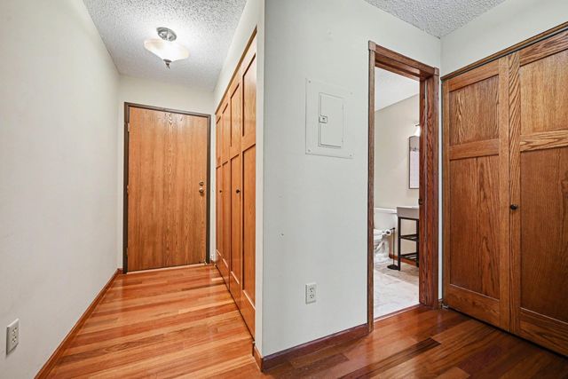 5645 Green Circle Drive 315, Minnetonka, MN 55343