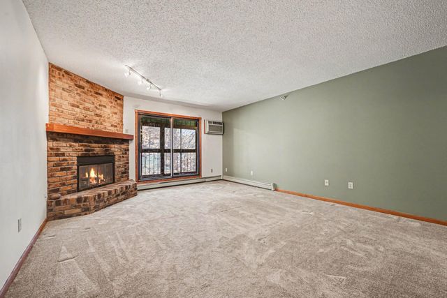 5645 Green Circle Drive 315, Minnetonka, MN 55343