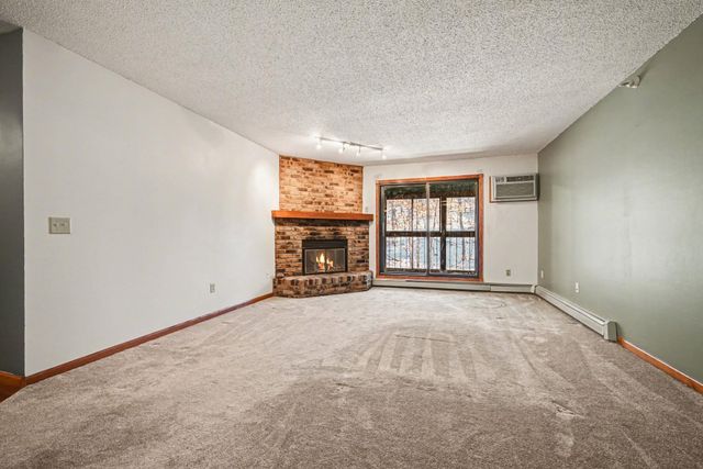 5645 Green Circle Drive 315, Minnetonka, MN 55343