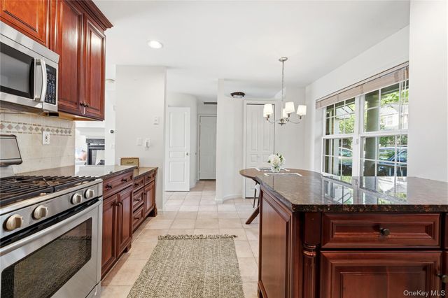 29 Winterberry Lane, Briarcliff Manor, NY 10510