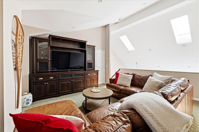 29 Winterberry Lane, Briarcliff Manor, NY 10510