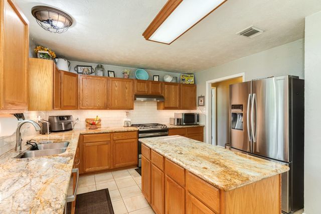 5620 County Road 166, Alvin, TX 77511