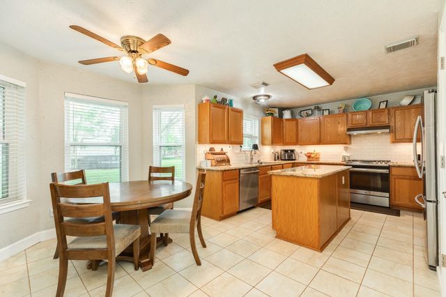 5620 County Road 166, Alvin, TX 77511
