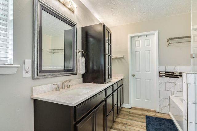 5620 County Road 166, Alvin, TX 77511