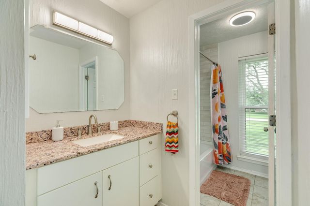 5620 County Road 166, Alvin, TX 77511