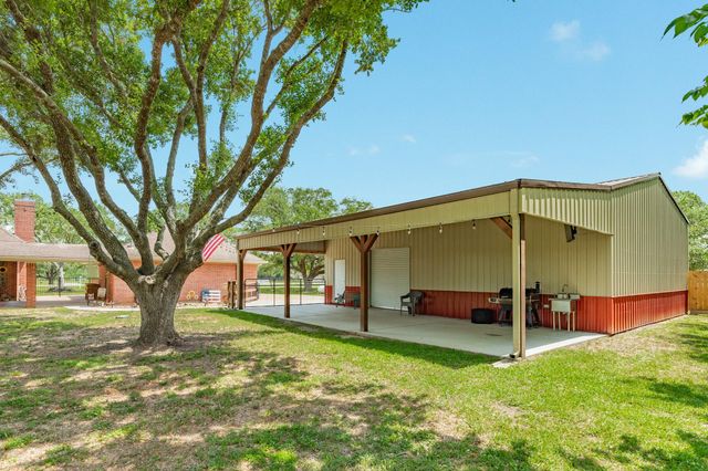 5620 County Road 166, Alvin, TX 77511