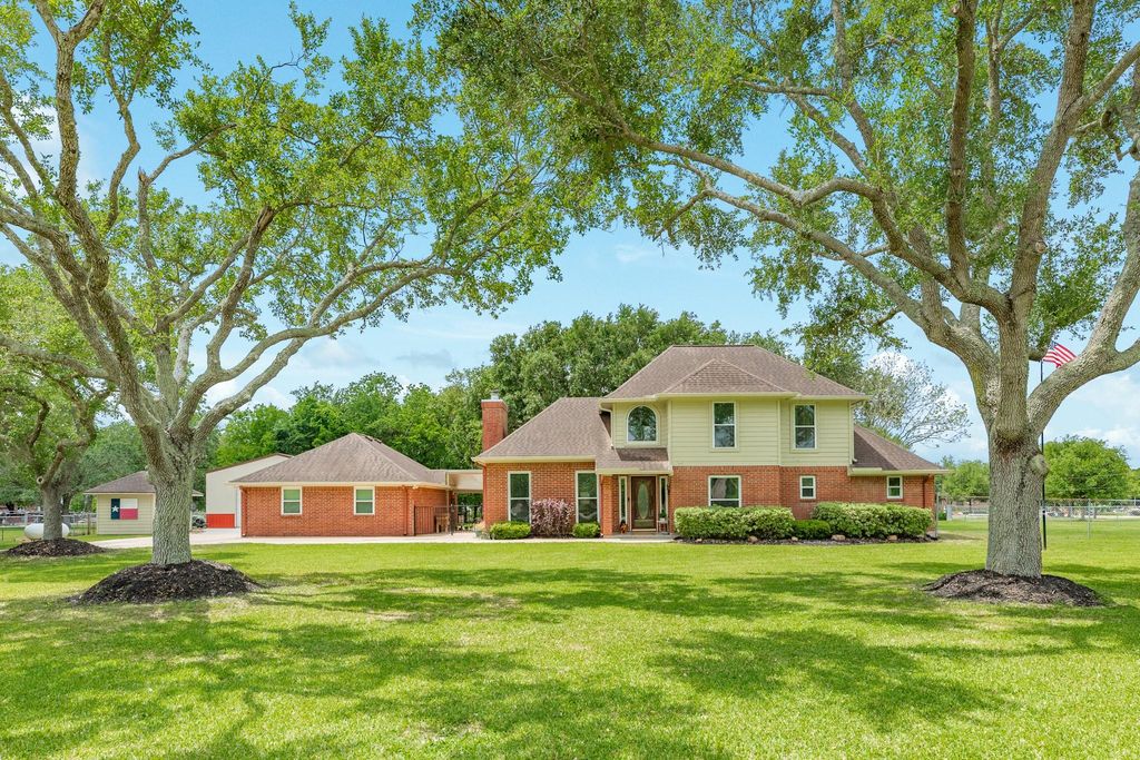 5620 County Road 166, Alvin, TX 77511
