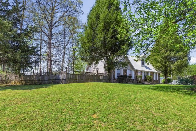 800 R S Bradley Blvd, Clarksville, TN 37042