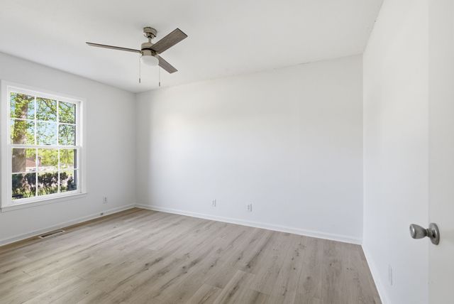 800 R S Bradley Blvd, Clarksville, TN 37042