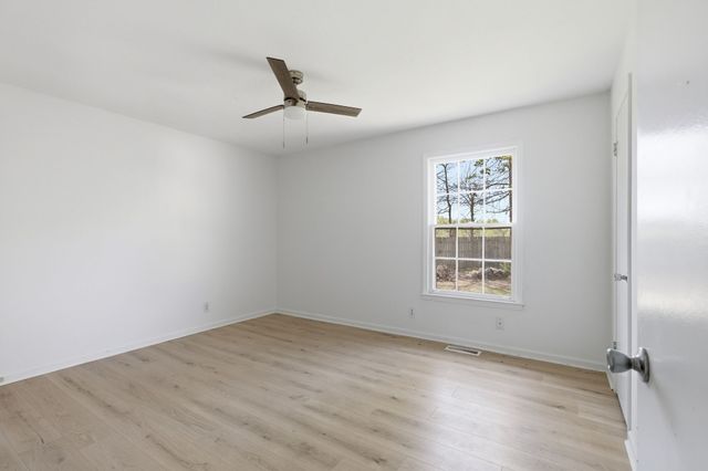 800 R S Bradley Blvd, Clarksville, TN 37042