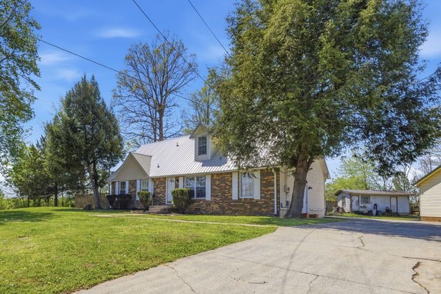 800 R S Bradley Blvd, Clarksville, TN 37042