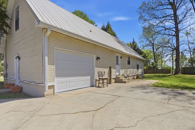 800 R S Bradley Blvd, Clarksville, TN 37042