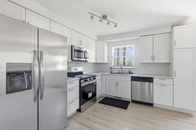 800 R S Bradley Blvd, Clarksville, TN 37042