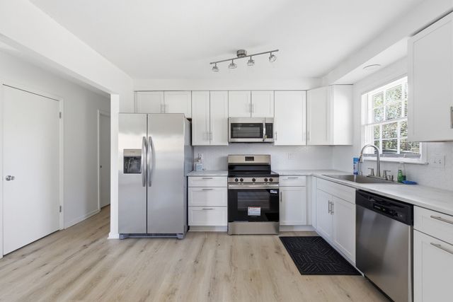 800 R S Bradley Blvd, Clarksville, TN 37042