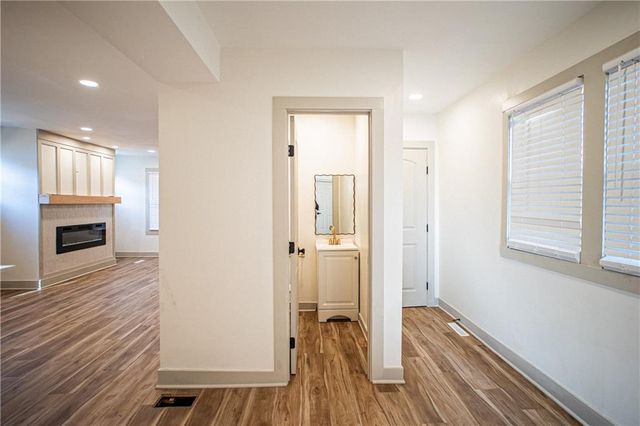 1701 S Arlington Avenue, Independence, MO 64052