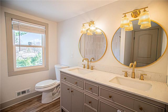 1701 S Arlington Avenue, Independence, MO 64052