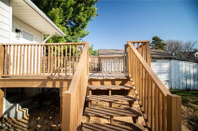 1701 S Arlington Avenue, Independence, MO 64052