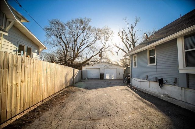 1701 S Arlington Avenue, Independence, MO 64052