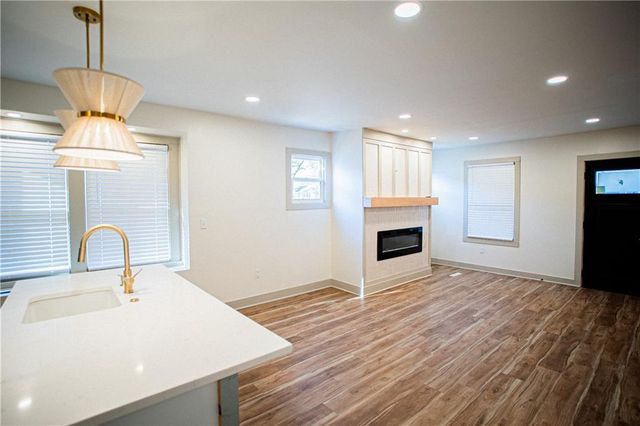 1701 S Arlington Avenue, Independence, MO 64052