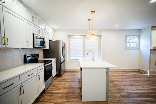 1701 S Arlington Avenue, Independence, MO 64052