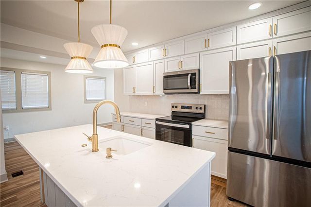 1701 S Arlington Avenue, Independence, MO 64052