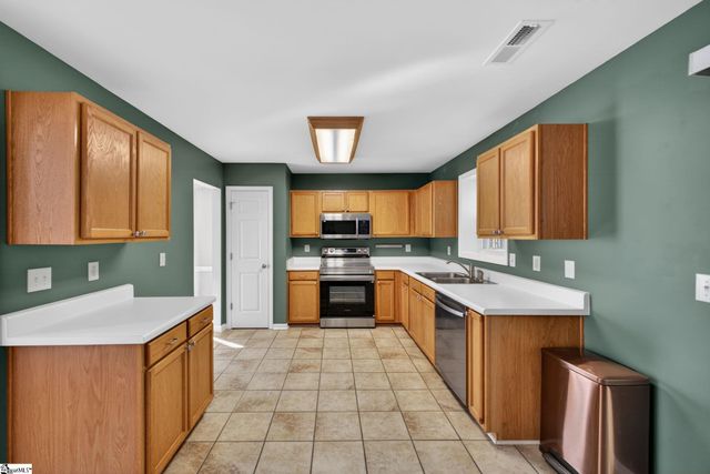 205 Summitbluff Drive, Greenville, SC 29617