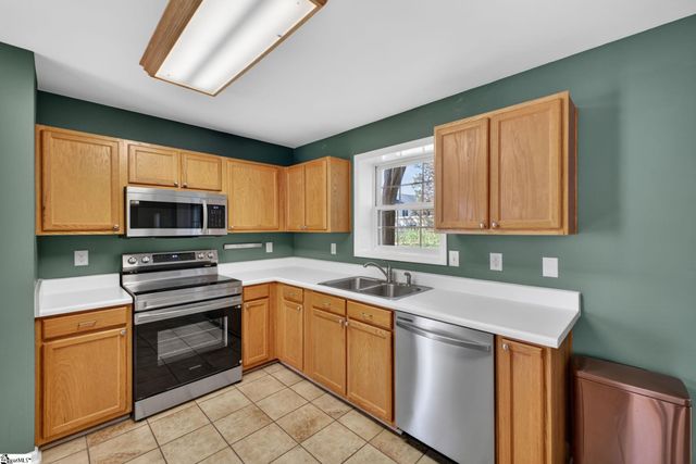 205 Summitbluff Drive, Greenville, SC 29617