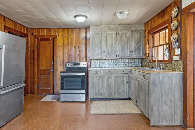 962 Hwy 50, Ladonia, TX 75449