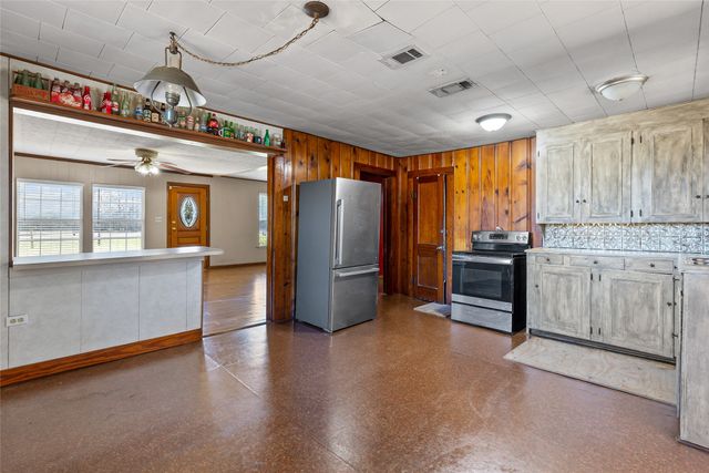 962 Hwy 50, Ladonia, TX 75449