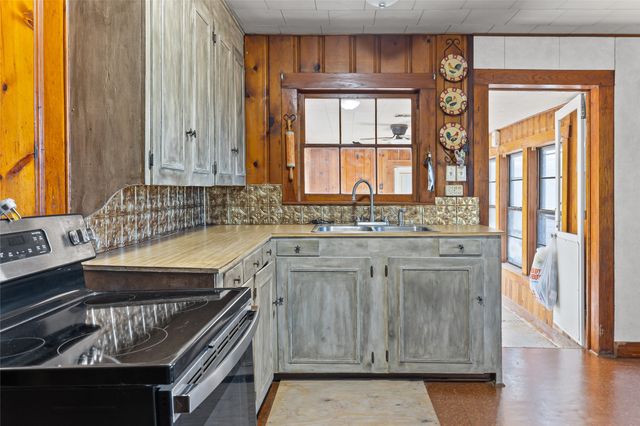 962 Hwy 50, Ladonia, TX 75449