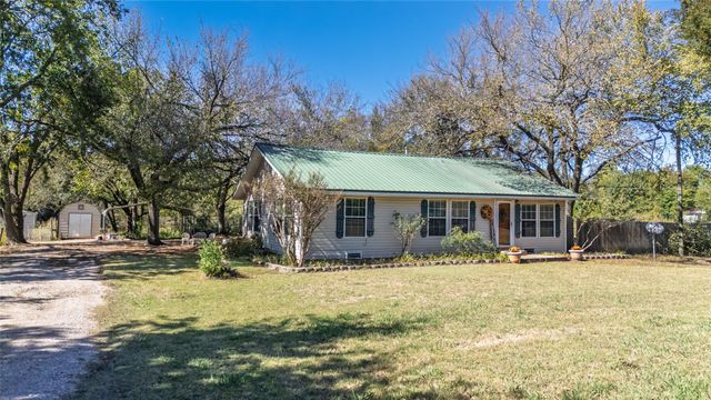 962 Hwy 50, Ladonia, TX 75449