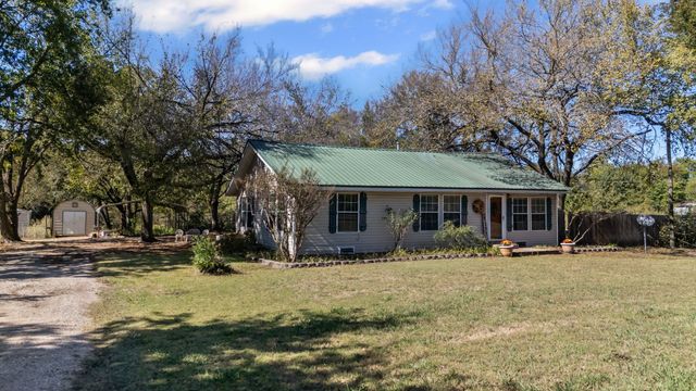 962 Hwy 50, Ladonia, TX 75449